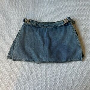 Stylish Denim Mini Skirt with Buckle Accents